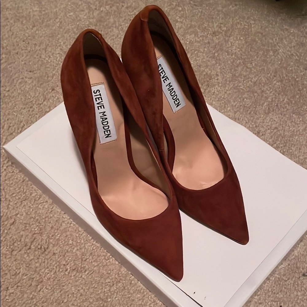 Steve Madden Women's brown suede pumps